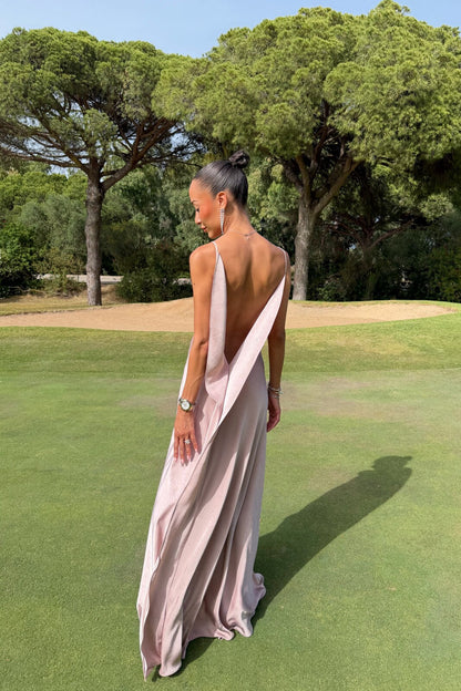 VESTIDO ROSA TEXTURIZADO CON ESCOTE PROFUNDO EN LA ESPALDA