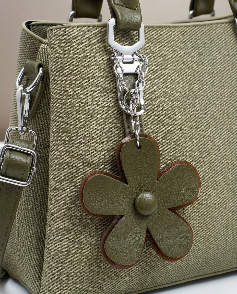 Bolsa de Mano con Flor Decorativa - detalle - color Verde olivo