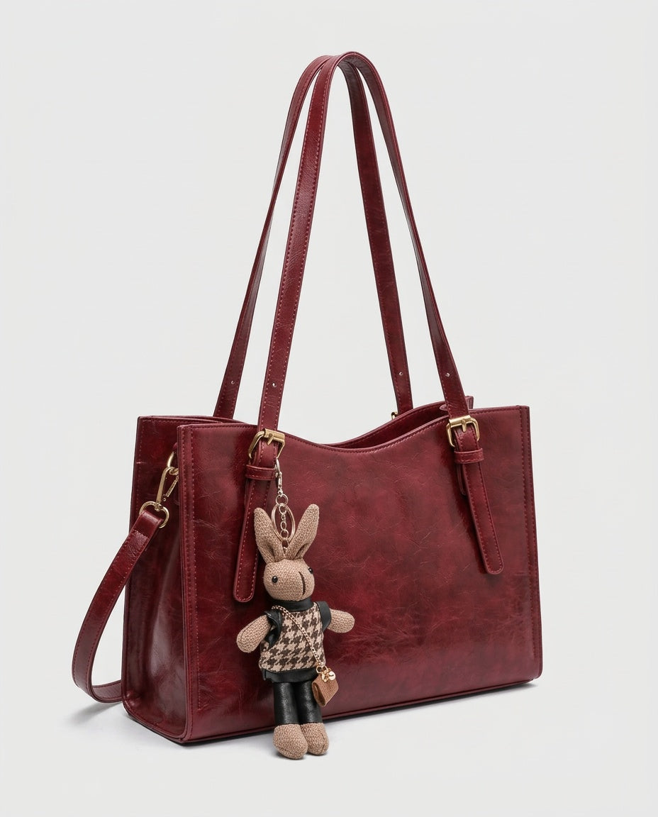 Bolsa de Hombro con Llavero de Conejito - foto de estudio - color Vino