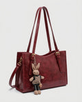 Bolsa de Hombro con Llavero de Conejito - foto de estudio - color Vino
