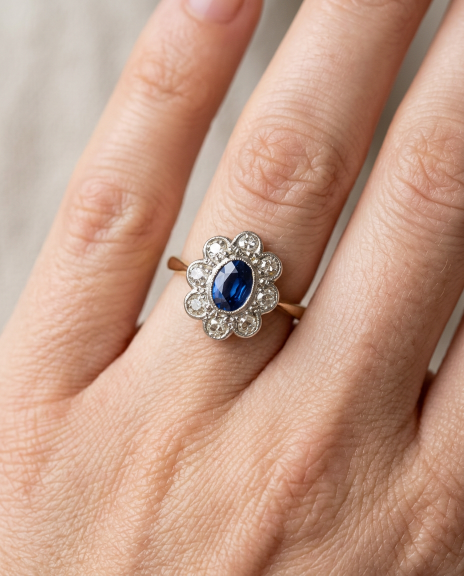 Anillo Vintage de Flor con Zirconia Azul - puesto