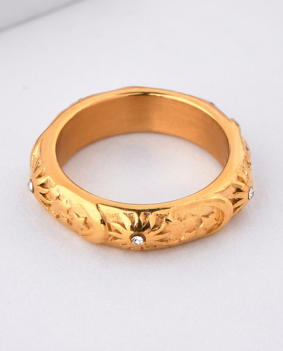 Anillo Grabado Sol y Luna - foto de estudio