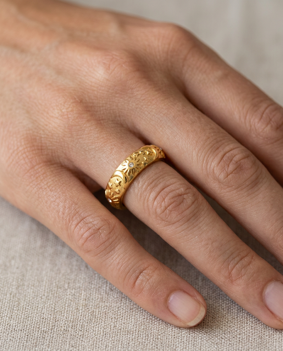 Anillo Grabado Sol y Luna - puesto
