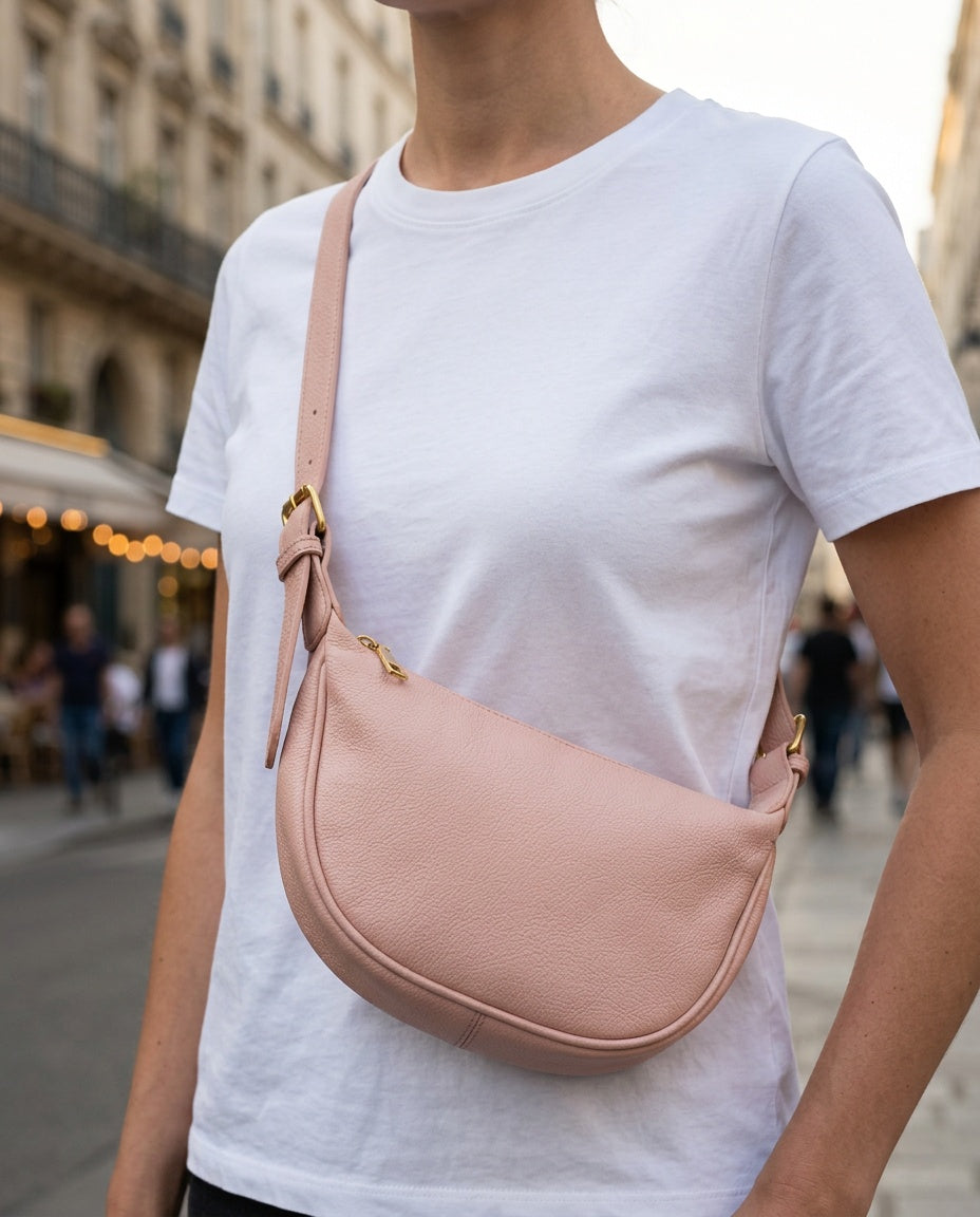 Bolsa de Hombro Media Luna - con modelo - color Rosa